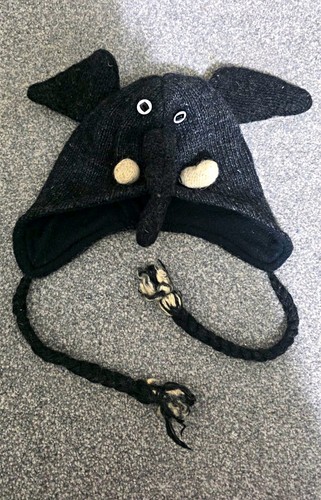 Black knit wool cat - knit,