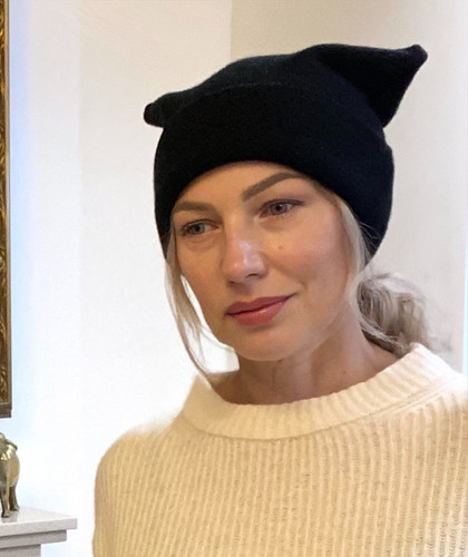 Black 100 cashmere cat ear - black,